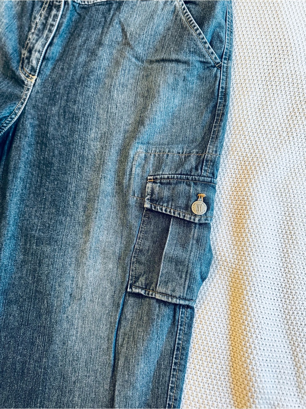 New York & Company Blue Cropped Wide-Leg Cargo Jeans - Picture 4 of 11
